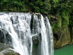 入場口から少し下ると、見えました！十分大瀑布です。