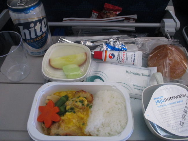 次に大人の食事。<br />韓国ビールです。<br />