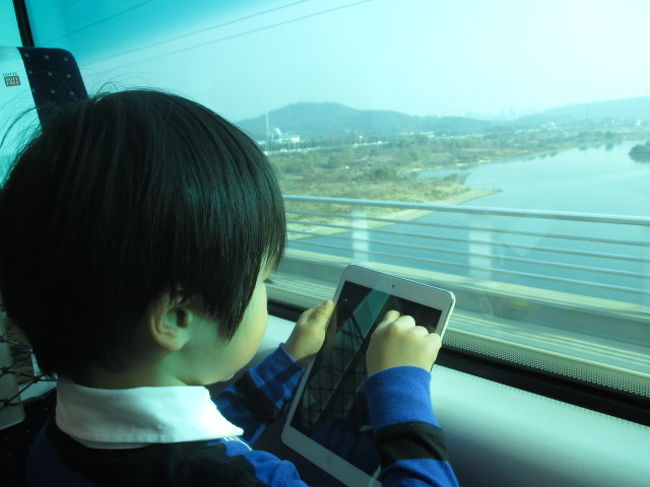 ipadで車窓を撮っています。