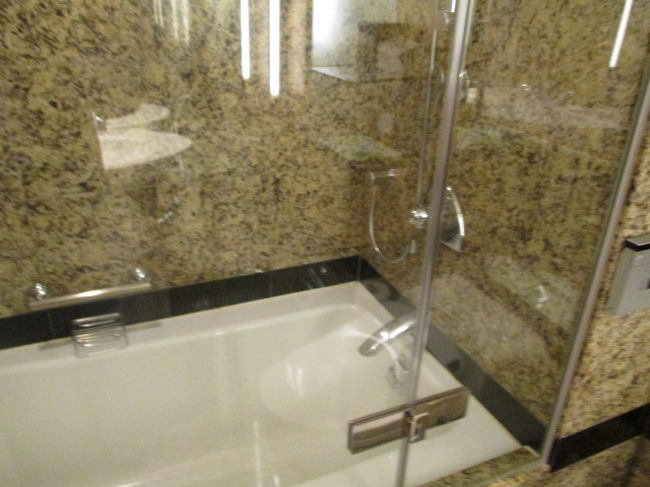 カーテンじゃないので、子連れには助かりました。