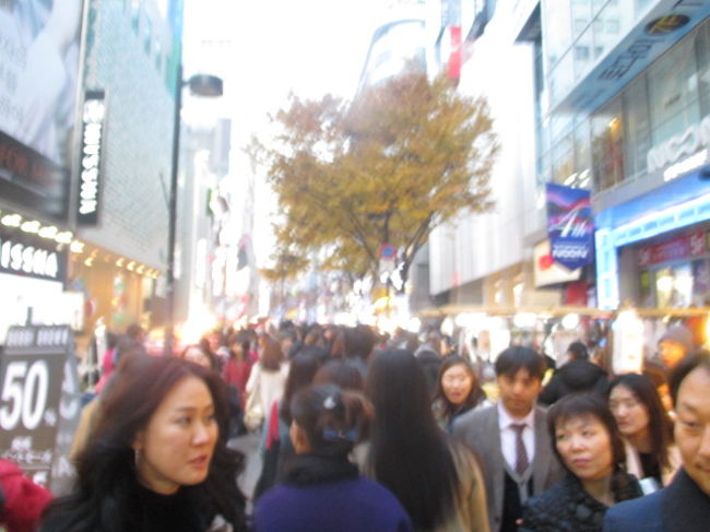 夜になって人が増えてきました。