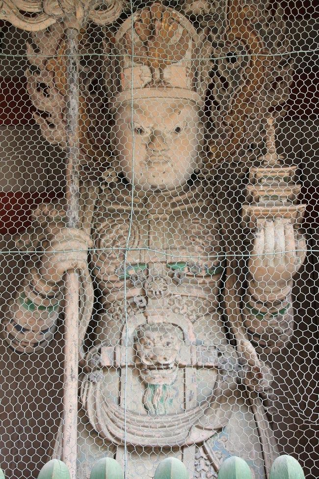 これは、東大寺　中門の毘沙門天立像です。