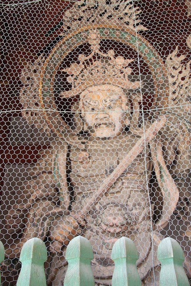 そしてこれが反対側にある持国天像です。<br />どちらも本当に立派です。<br />日本人の技の見事さを感じます。