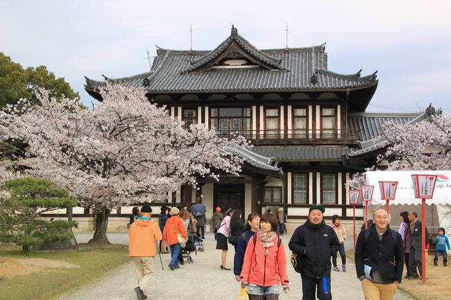 ちなみにここのしだれ桜は、ほとんど散っていましたので写真を撮りませんでした。<br />それとこのレトロ調の建物は県の有形文化財指定の明治の館(城址会館）です。<br />