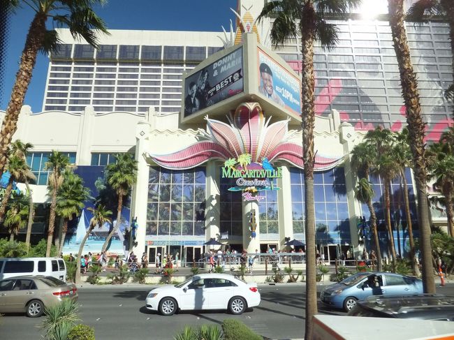 通りの反対側のフラミンゴ・ラスベガス