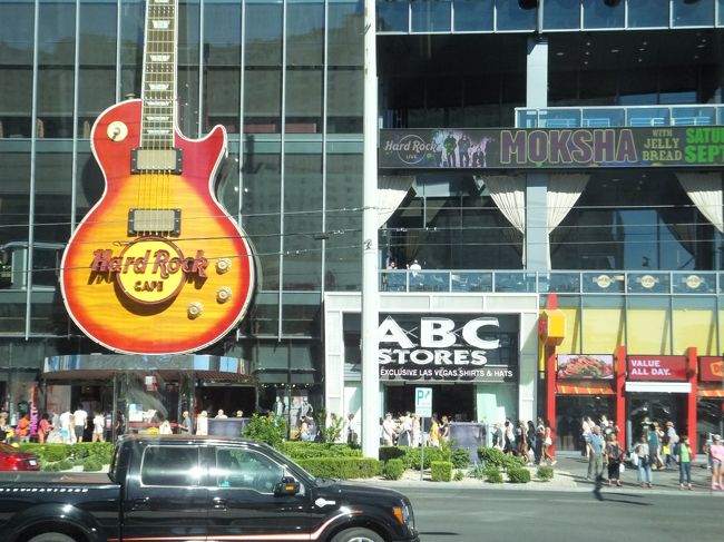 ハードロック・カフェにＡＢＣストア。<br />ここは後でお土産チェックです。<br /><br />ストリップ大通りに面している為に、とても分りやすいです。