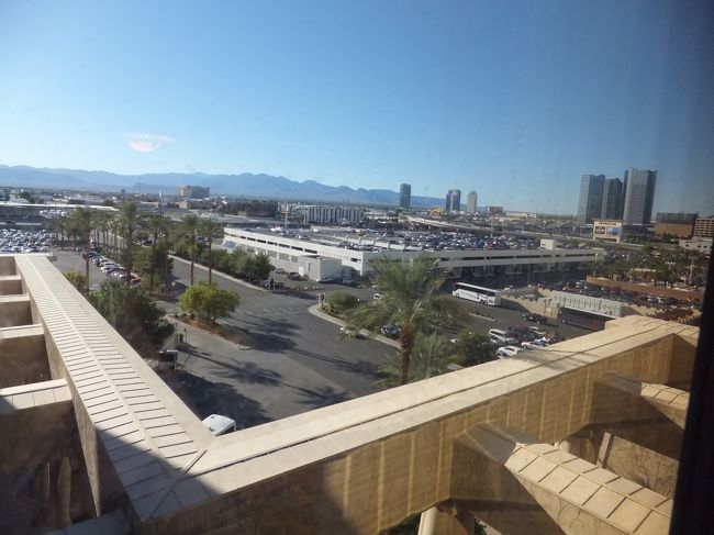 窓からだとこんな感じ。<br />多分、バスから見たのはこちらの方角から。