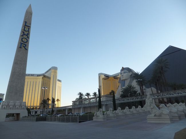 １８：３０　ホテルの正面に戻ってきました。<br />タワーとは反対側です。