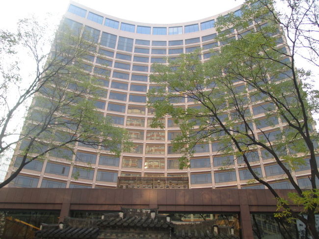 お庭から見たホテル。