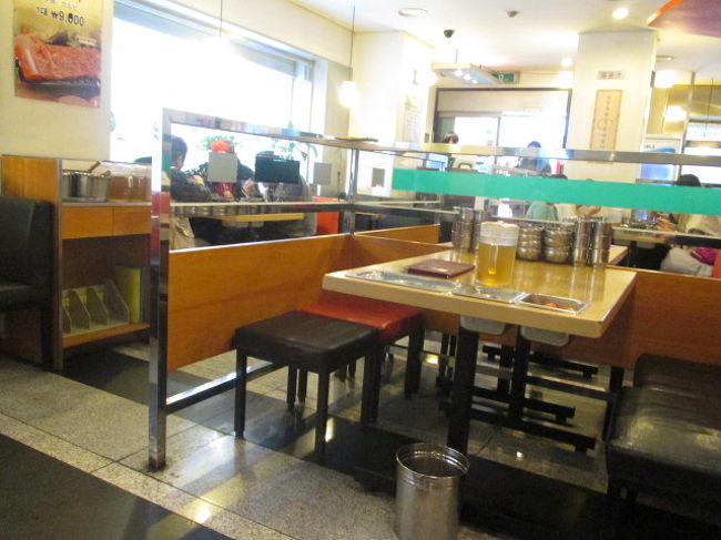 空港に行く前にお昼ご飯を食べに行きました。<br />明洞スンドゥプです。<br />店内はこんな感じ。