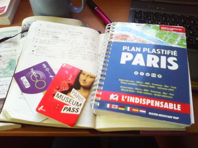 ミュージアムパスを購入したからには、出来るだけたくさん周りたい！！元取りたい！！<br />ミュージアムパス２日券(?42)、NAVIGO(ZONE1-5)、パリの地図、ルート表を持っていざ！