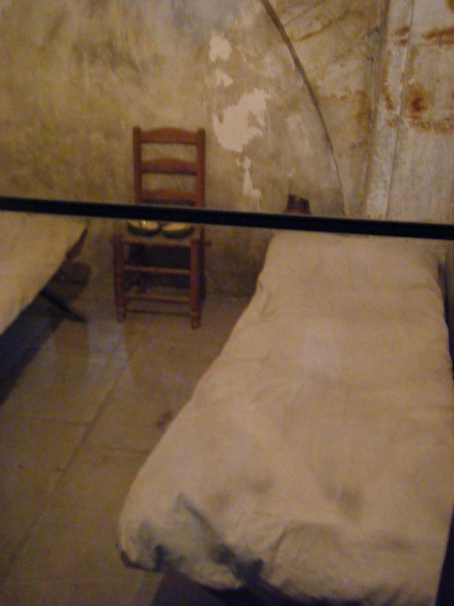 マリーアントワネットの牢獄。<br /><br />寂しく冷たい感じのお部屋でした。