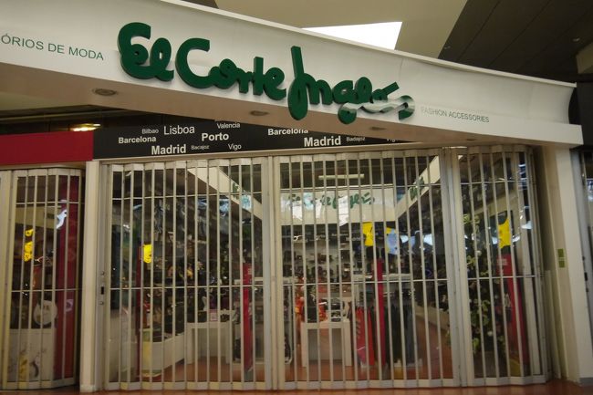 エル・コンテ・イングレスもあるけど…閉まってる。<br />