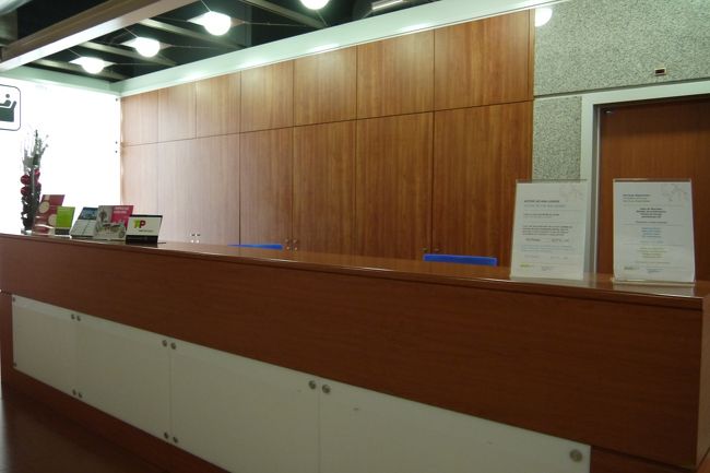 ラウンジのカウンターも誰もいないし。<br />