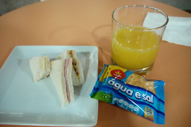 朝ご飯を食べてなかったのでまずは軽く腹ごしらえ。<br />って言ってもサンドイッチしかないんだけど。