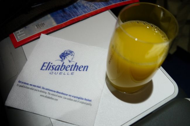 まずはドリンクサービス。<br />オレンジジュース。