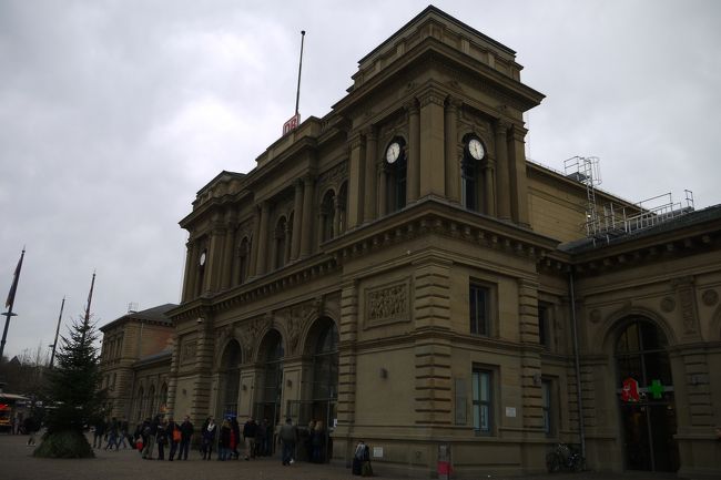 駅に着いたら目的地のザンクト・シュテファン教会に向かってダッシュ！<br />