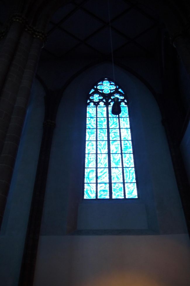 教会に行く最後の階段はヘロヘロだった。<br />しかしなんとか駅から10分ほどで到着。<br />目には青いステンドグラスが飛び込んできた。<br /><br />