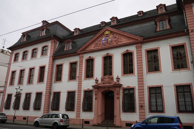 帰りもここで道に迷ったら終わり、と慎重に進む。<br />一瞬どっちに行けばいいのかわからなくなった時は本気で焦ったけど無事シラー広場に出られた。<br />