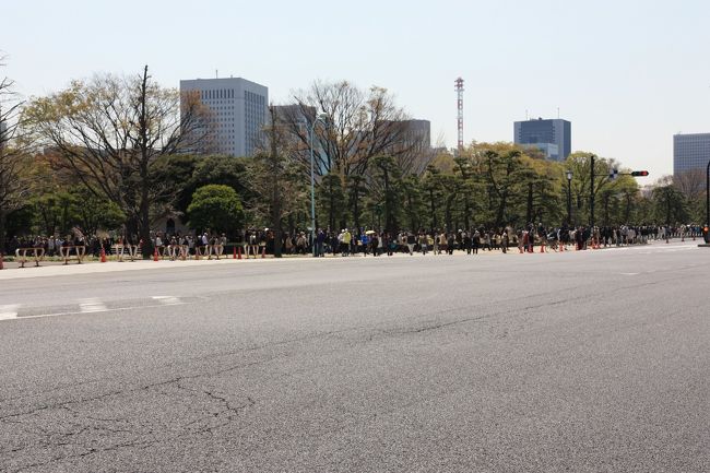 東御苑を後にしての様子・・・。