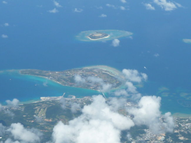 奄美辺り？！島が見えてきて海の色も綺麗！