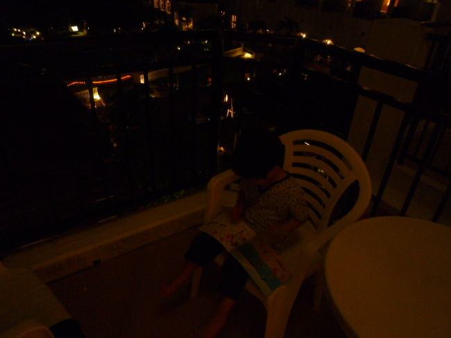 食後はベランダで本を読んだりしてお部屋でのんびり。