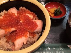 11時半の開店をまって店内へ。カウンターへ。
小上がりもあるみたい。私の座った位置からはみえなかったけど。
時期的に旬ではないとおもわれるがはらこめしがどうしても食べたかったのではらこめしにする。
美味い。