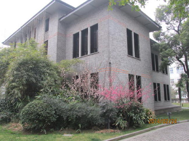 旭日楼を横から見ます。<br />