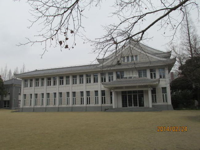 これは新しい建物。<br /><br />