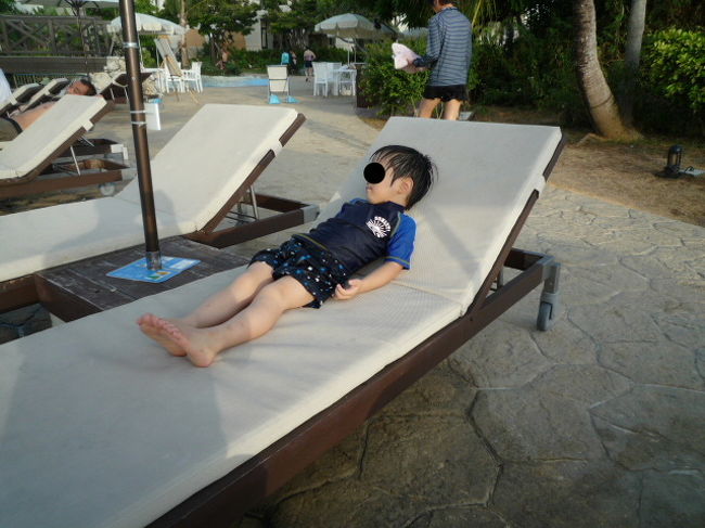 最後はプールサイドでまったりしてからお部屋に戻りました。