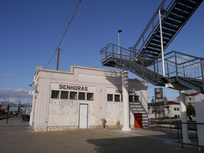 エントロンカメント駅