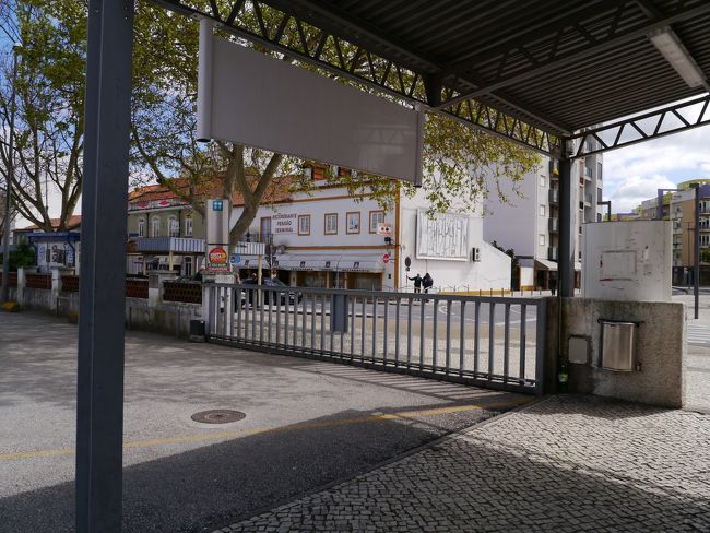 エントロンカメント駅で、若い兄ちゃんにトレスノヴァスまでの行き方を尋ねたら、親切に教えてくれ、タクシーの交渉までしてくれた！とても親切な若者だった。タクシーのおじさんんも親切だった。旅の心温まる思い出になりました。。