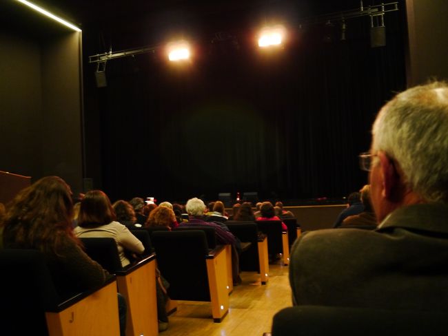 開演直前。隣の親子がうるさい。。。またか。。。なぜ、いつもいつもコンサートの度に、隣の人がこうなんだ！僕は、マナーがいいのに。。