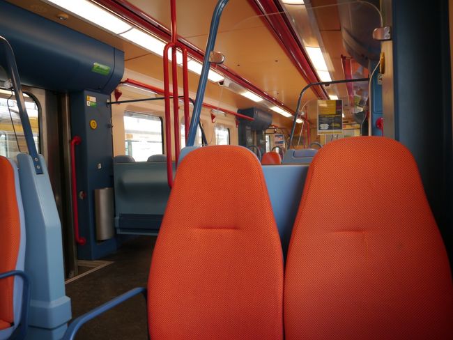 各駅停車の電車でリスボンへ。