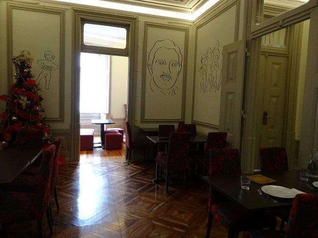 キッチン横の食堂