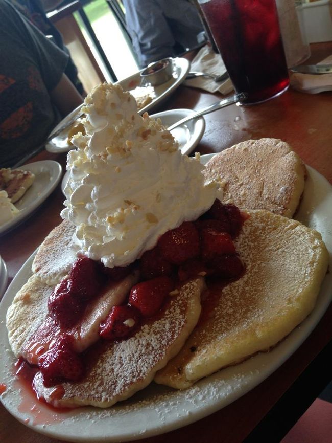 これ、ここの定番。<br />見かけによらず、甘すぎずデリ〜シャス！<br />パンケーキ。5枚ね。<br />$12.75