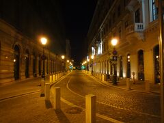 ヴルシマルティデール駅

10月11日（木）　06：00 

24時間の滞在時間しかない私達、今日も朝早くから張り切って出発。

まだ誰も歩いていないドロッチャ通りを歩きます。



