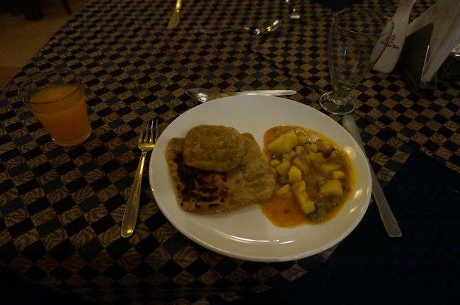 昼食。<br />今日もカレー。