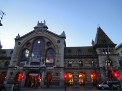 中央市場

10月11日（木）　06：45 

ジョルナイ製のカラフルな瓦のモザイク模様の屋根が印象的。 




