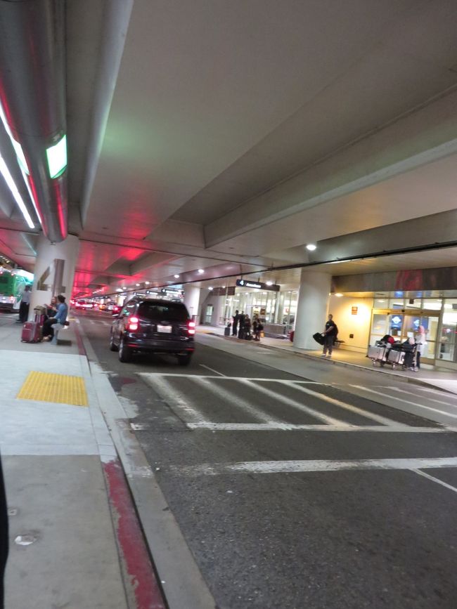 ロサンゼルス到着したのは22時半…。<br />危険な時間は百も承知です。