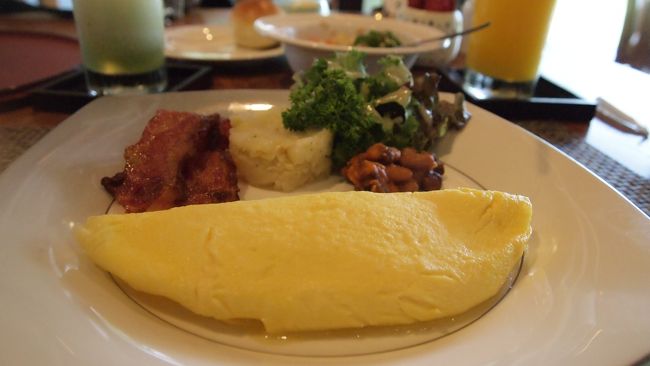 オムレツは中身の具まで選べます。<br />フルーツのヨーグルトかけも、<br />好きなフルーツを選ぶことが出来ました。<br /><br />面倒な人もいるかもしれないこのシステム、<br />好き嫌いが多く少食の私にはとっても助かりました。