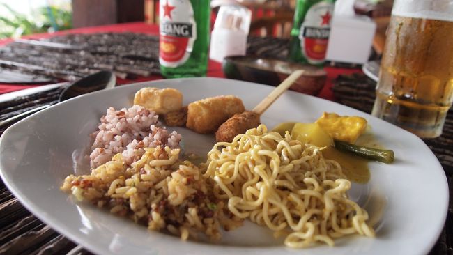 バリ料理のビュッフェ。<br />ミーゴレンが一番気に入った！