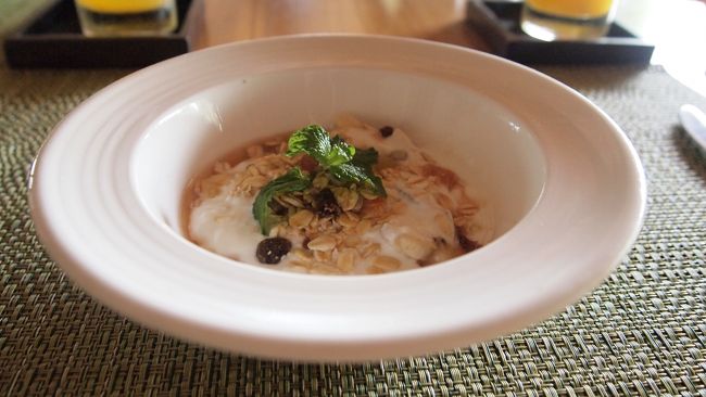 バリ島実質最終日！（明日は朝の便で帰るのである）<br /><br />朝のフルーツはバナナのヨーグルト添え。