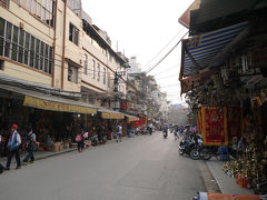 旧市街をぶらぶら歩いて観光する。
この辺りはスリが多いと聞いていたが、人混みだけ気をつければ大丈夫な感じ。