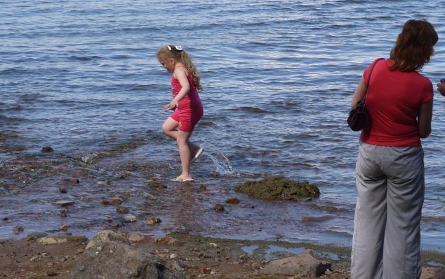 このあと、突然雲行きが怪しくなり、早足でバスに戻りますが、途中で少しづつ降り出します。<br />ギリギリセーフ、あまり濡れないで済みました。