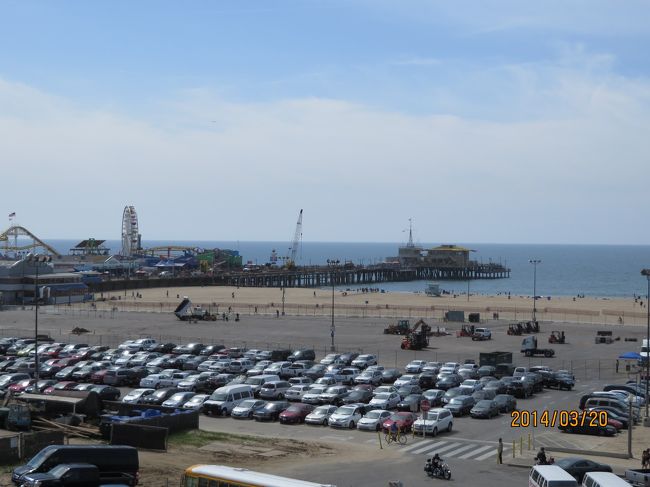 見えるかな？<br /><br />サンタモニカピアには小さな遊園地があります。