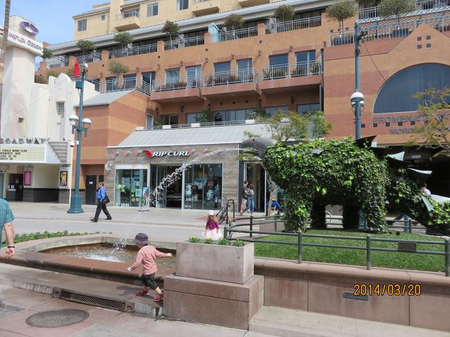 キレイで広いショッピング街があります。<br />