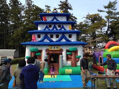 城山公園内には子供用の忍者城もありました。