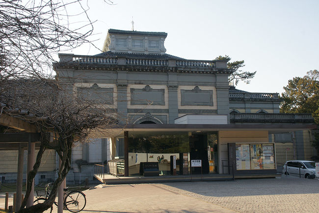 ●奈良国立博物館<br /><br />何回か、この前を通った事がありますが、入るのは初めてで。<br />しかも“国立”と名がついているので、ちょっと背筋が伸びる想いがします(笑)。<br /><br />奈良国立博物館HP<br />http://www.narahaku.go.jp/