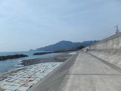 南安倍川橋を渡って再び海岸へ…。
“広野海岸公園”が見えてきました。